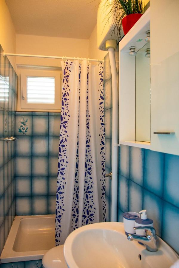 Apartment Tony - 2Bdr Beachfront 亚德里亚 外观 照片