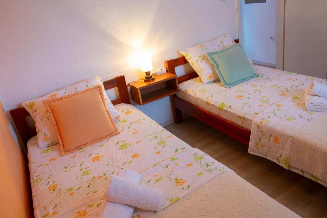 Apartment Tony - 2Bdr Beachfront 亚德里亚 外观 照片